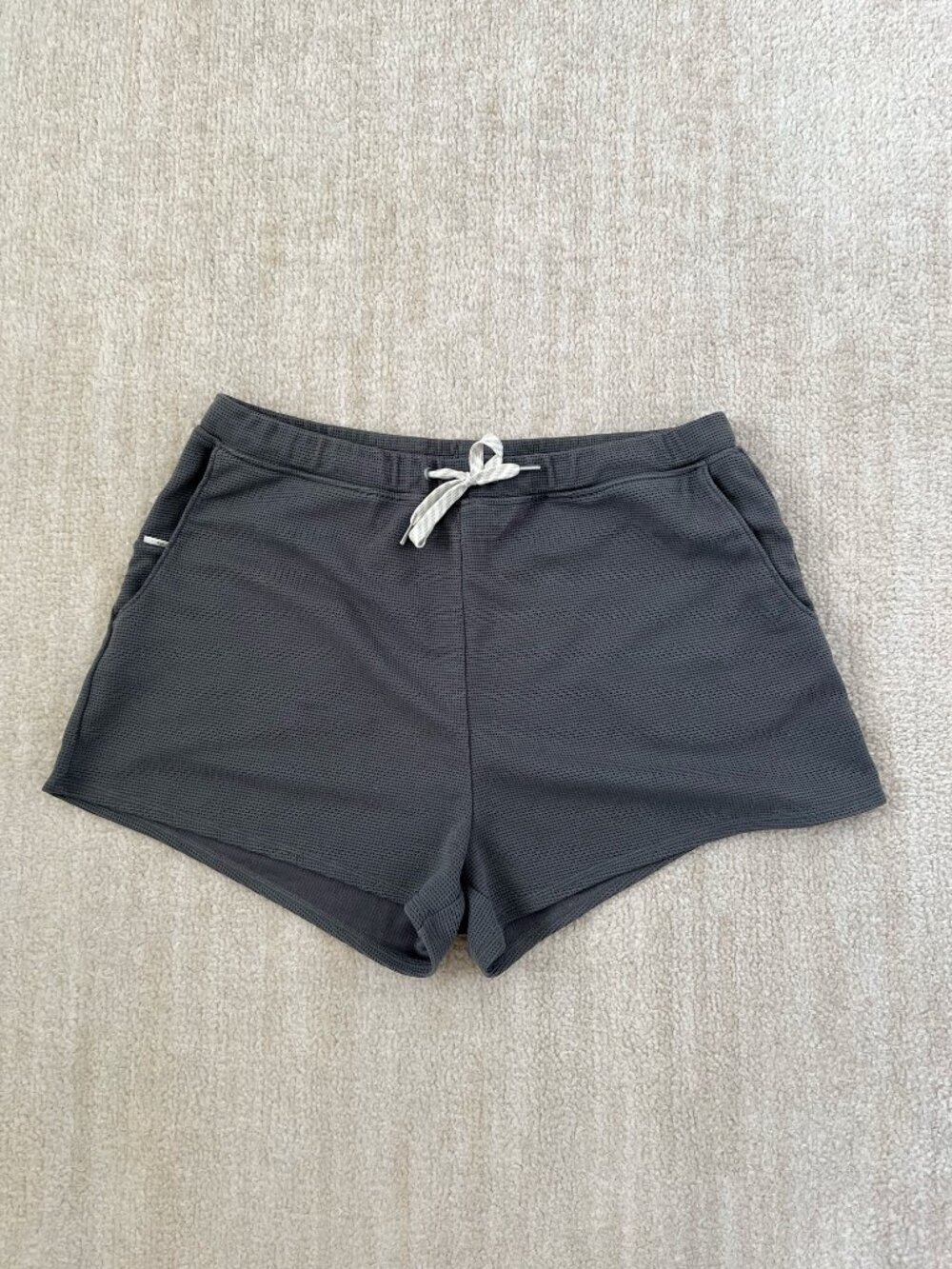 Vuori Bayview Thermal Waffle Knit Gray Shorts M